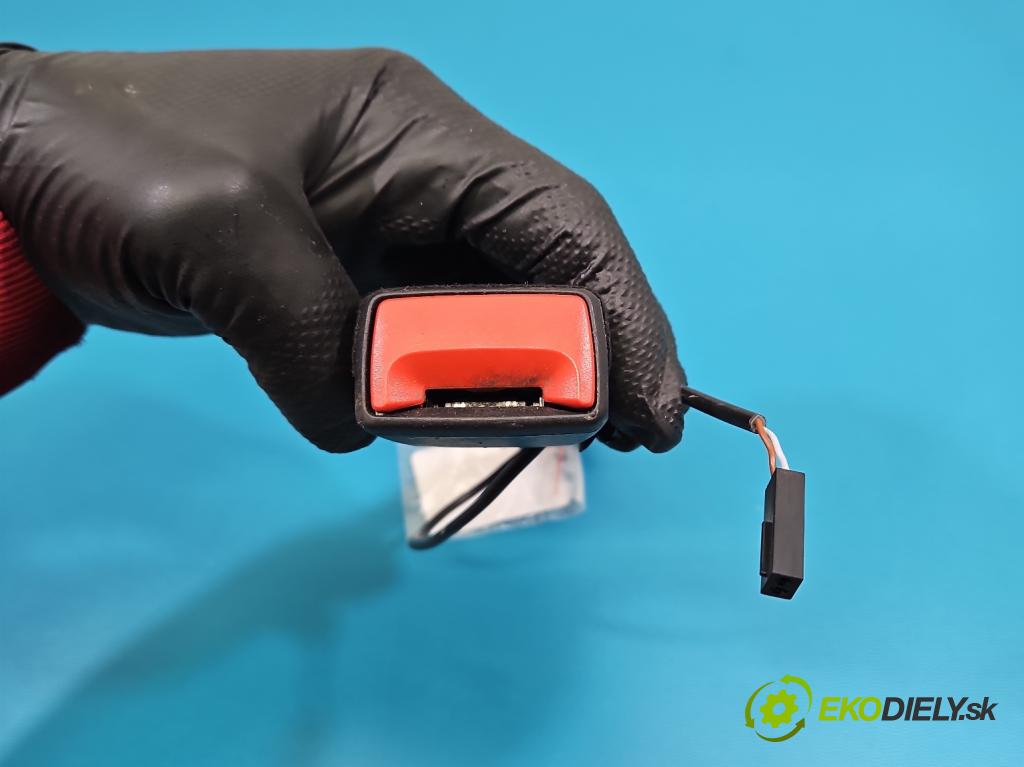 Skoda Kamiq 1.0 TSI 116 HP automatic 85 kW 999 cm3 5- pas bezpečnosť: predné ľavý 654857755A