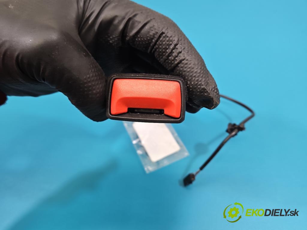 Skoda Kamiq 1.0 TSI 116 HP automatic 85 kW 999 cm3 5- pas bezpečnosť: predné pravý 654857755A