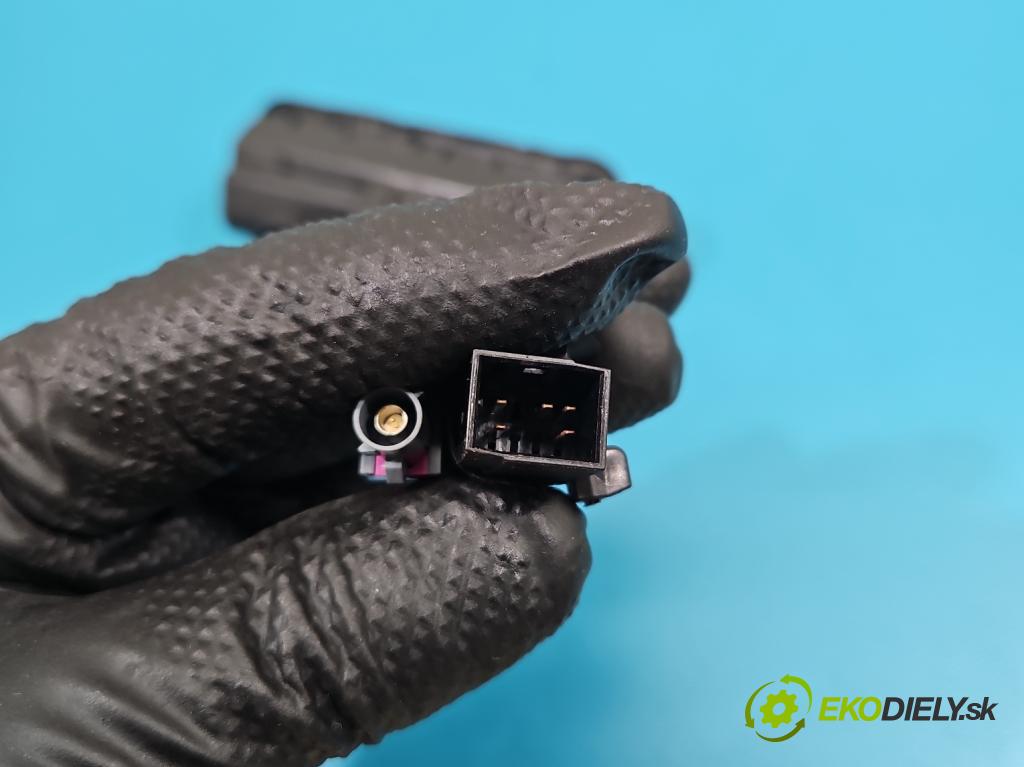 Skoda Kamiq 1.0 TSI 116 HP automatic 85 kW 999 cm3 5- rukoväť kufrové dvere zadné 566827566A