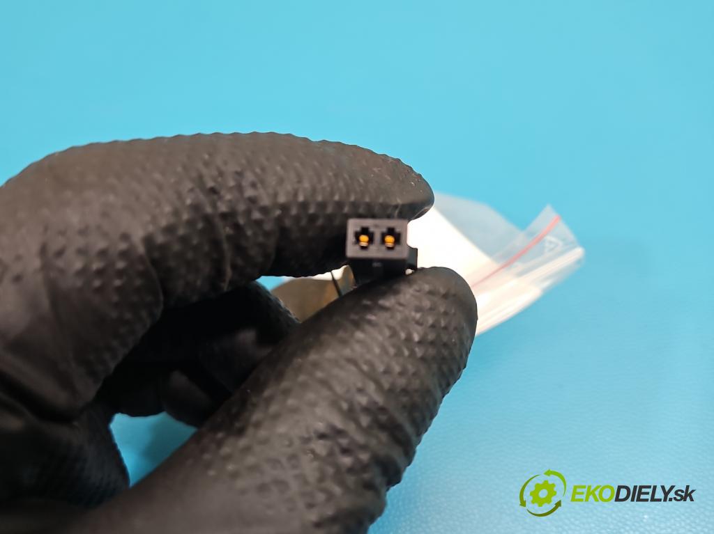 Seat Leon II 2005-2012 2.0 tdi 140 HP manual 103 kW 1968 cm3 5- pas bezpečnosť: predné ľavý 5P0857755F