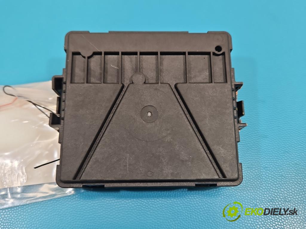 Skoda Kamiq 1.0 TSI 116 HP automatic 85 kW 999 cm3 5- riadiaca jednotka ostatné 3Q0907530BB