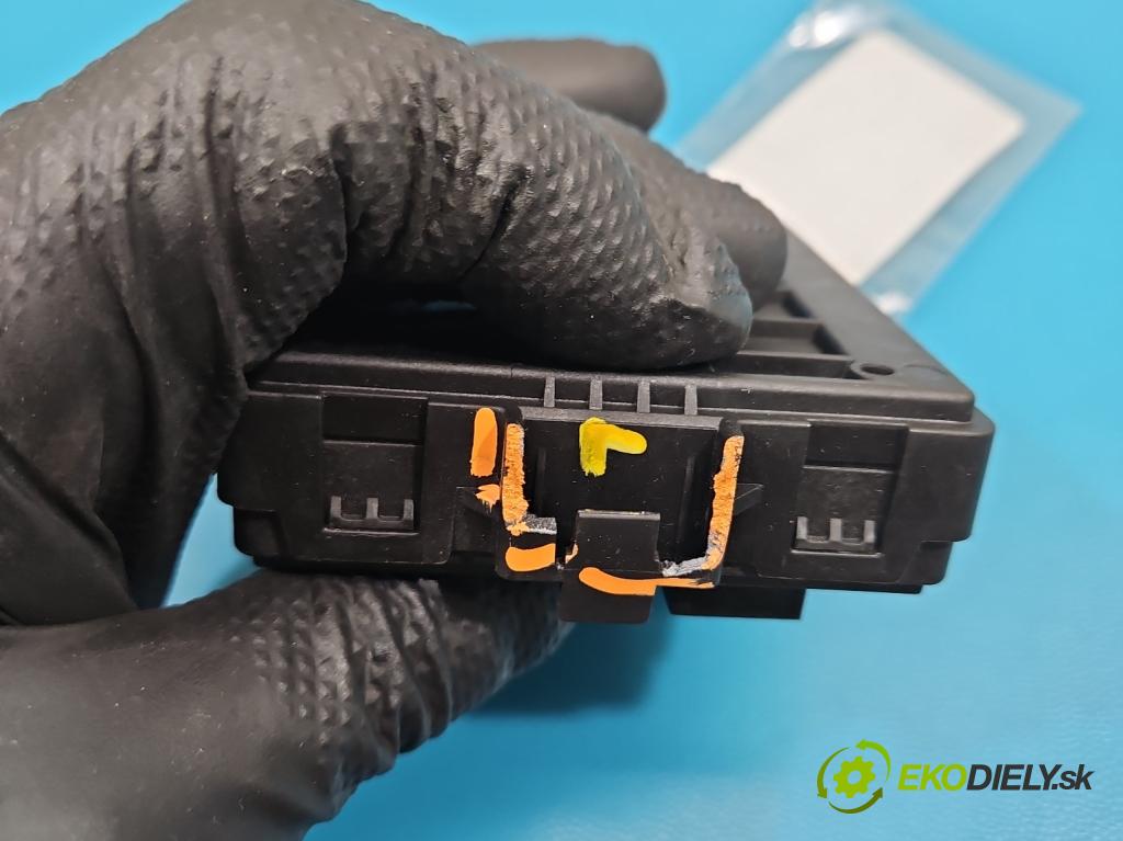 Skoda Kamiq 1.0 TSI 116 HP automatic 85 kW 999 cm3 5- riadiaca jednotka ostatné 3Q0907530BB