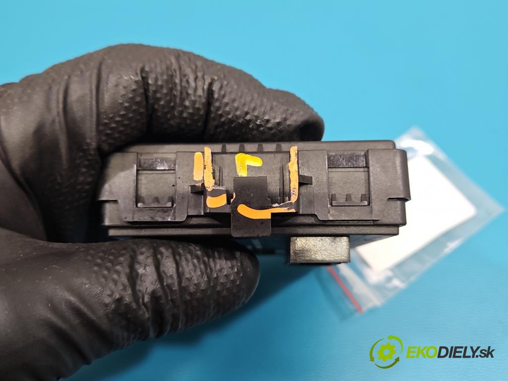 Skoda Kamiq 1.0 TSI 116 HP automatic 85 kW 999 cm3 5- riadiaca jednotka ostatné 3Q0907530BB