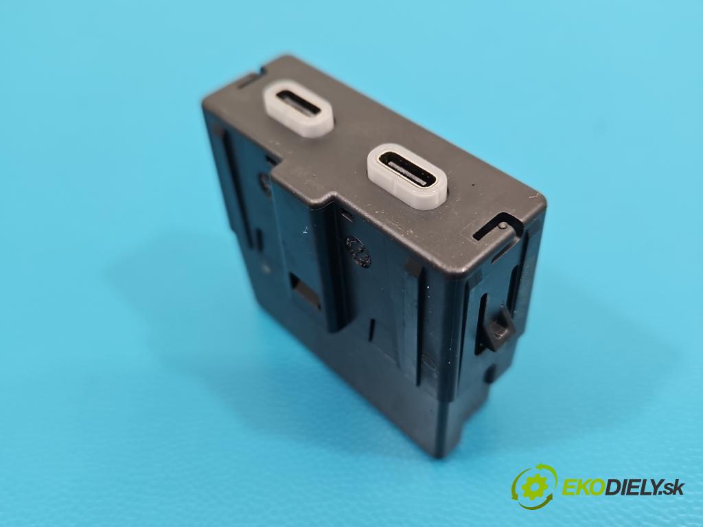 Skoda Kamiq 1.0 TSI 116 hp automatic 85 kW 999 cm3 5- zásuvka USB 3G5035718A