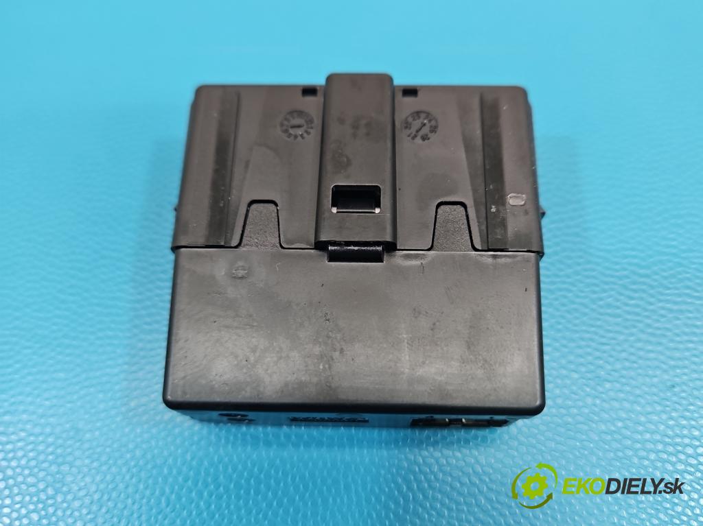 Skoda Kamiq 1.0 TSI 116 hp automatic 85 kW 999 cm3 5- zásuvka USB 3G5035718A