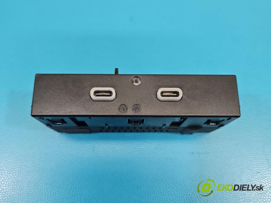 Skoda Kamiq 1.0 TSI 116 hp automatic 85 kW 999 cm3 5- zásuvka USB 657035700