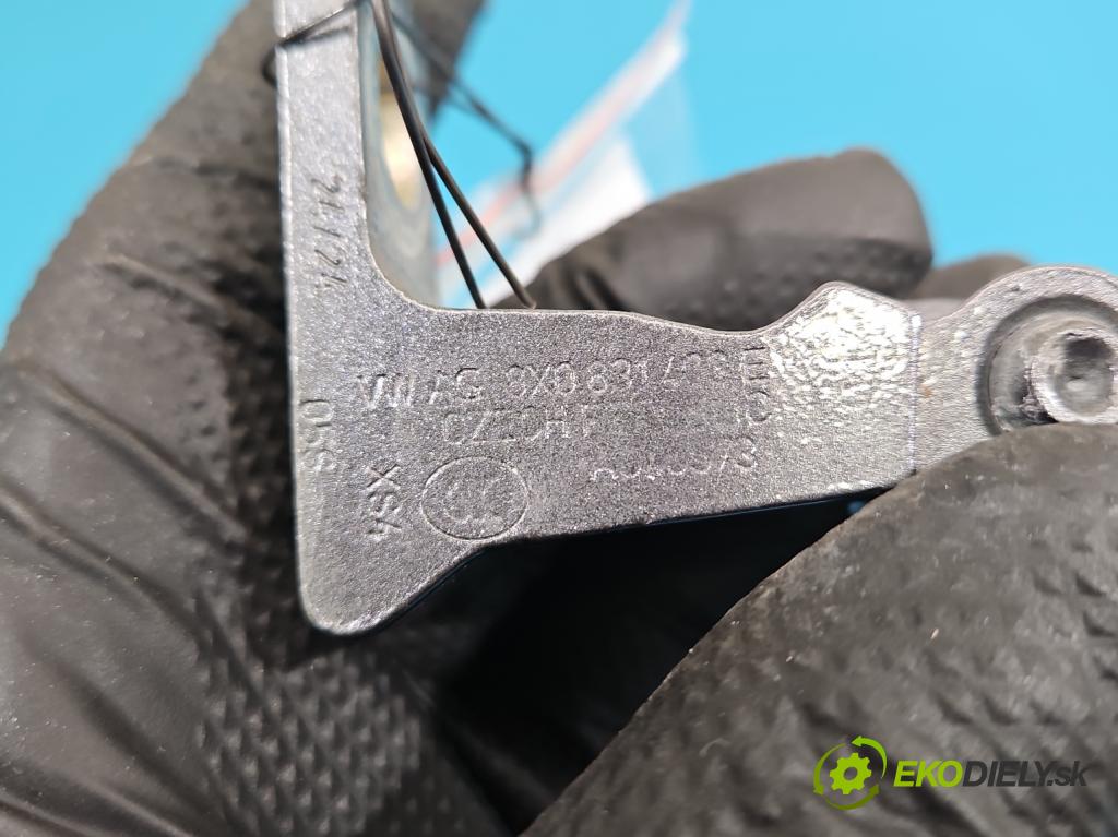 Skoda Kamiq 1.0 TSI 116 hp automatic 85 kW 999 cm3 5- Závěs: dveře přední levý 8X0831403E