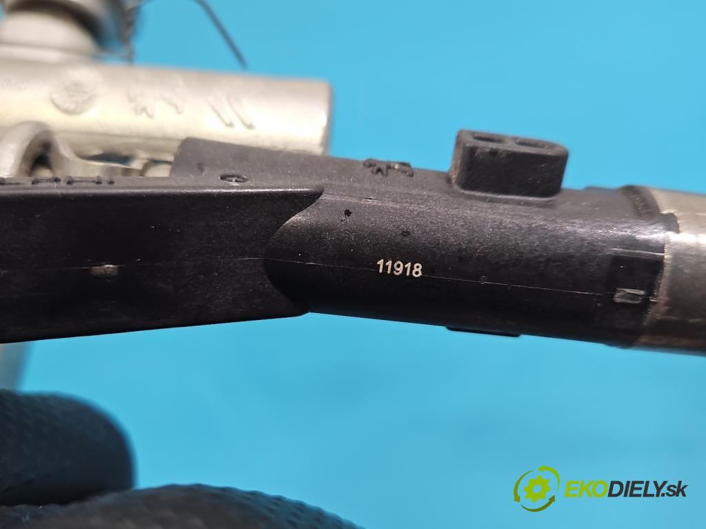 Peugeot 308 II 2013-2021 1.2 12V 110 hp manual 81 kW 1199 cm3 5- vstřikovač 9822715980 (Vstřikovač paliva)