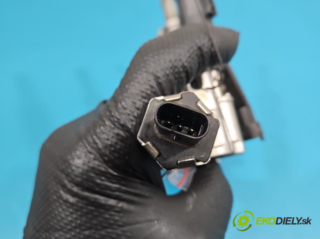 Peugeot 308 II 2013-2021 1.2 12V 110 hp manual 81 kW 1199 cm3 5- vstřikovač 9822715980 (Vstřikovač paliva)