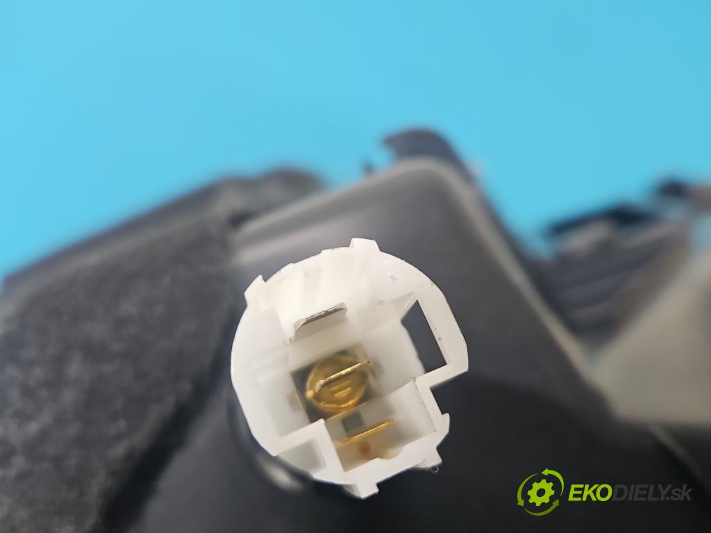 Vw Tiguan II 2016-2024 1.5 TSI 150 hp automatic 110 kW 1498 cm3 5- Tapacír: kufra: pravé 5NA867764B