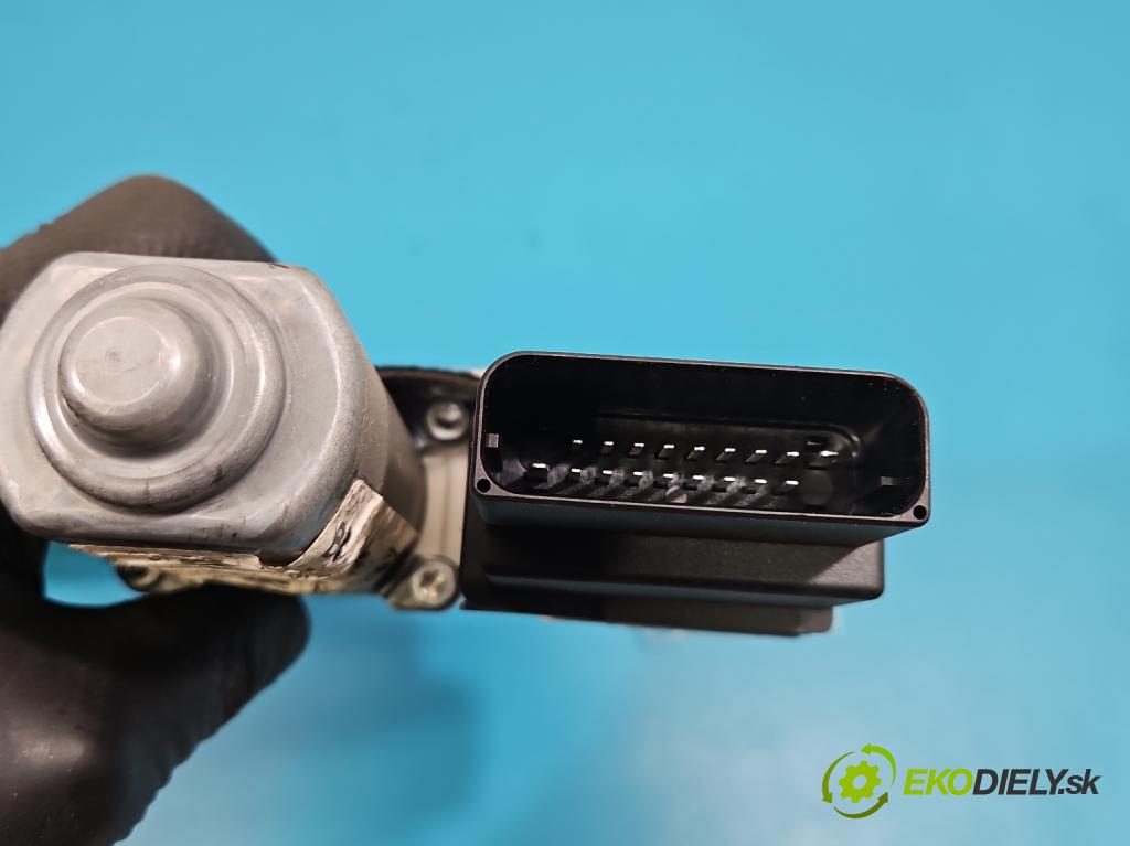 Seat Altea 1.6b 102 HP manual 75 kW 1595 cm3 5- mechanizmus okna zadné pravý 5P0839462A