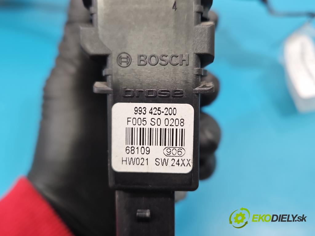 Seat Altea 1.6b 102 HP manual 75 kW 1595 cm3 5- mechanizmus okna zadné pravý 5P0839462A