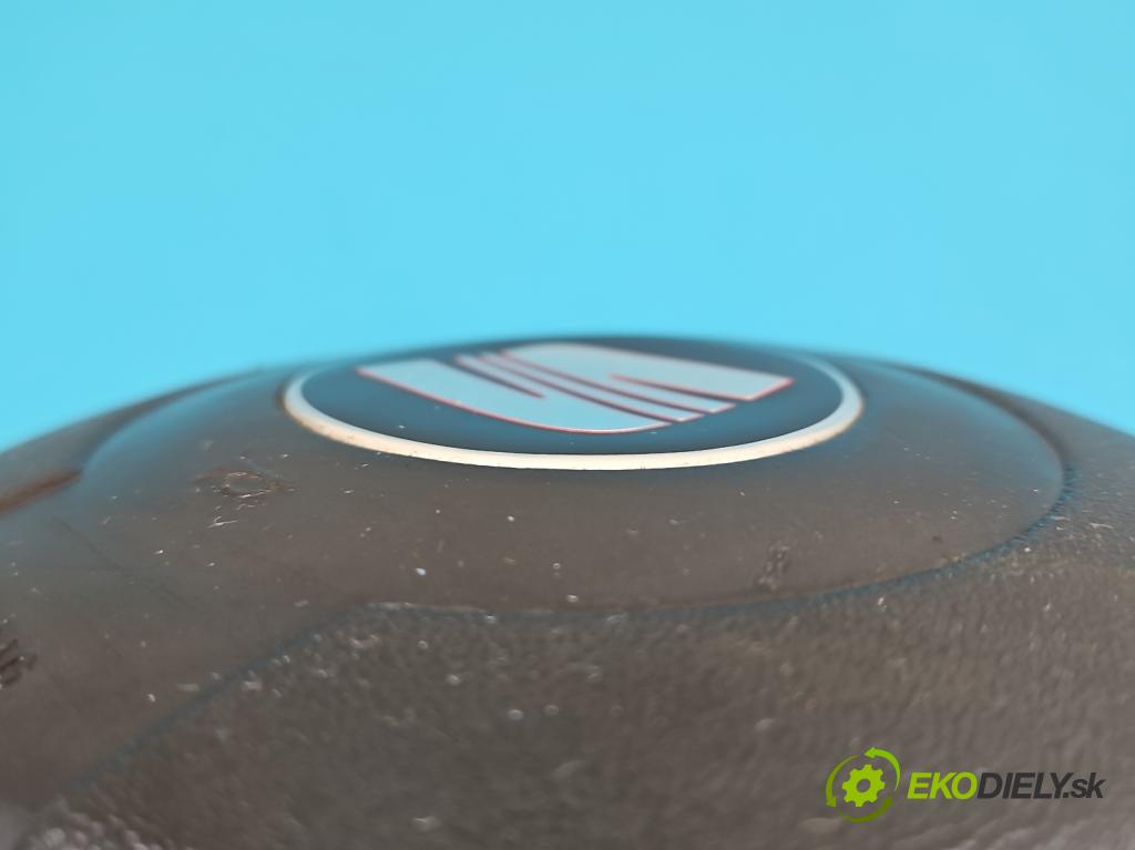 Seat Altea 1.6b 102 HP manual 75 kW 1595 cm3 5- airbag vzduch: Řidiči:  (Airbag)