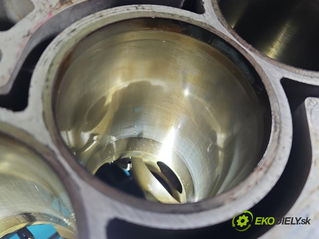 Peugeot 2008 I 2013-2019 1.2 12V 131 HP manual 96 kW 1199 cm3 5- Blok motora HN05 (Blok motora)