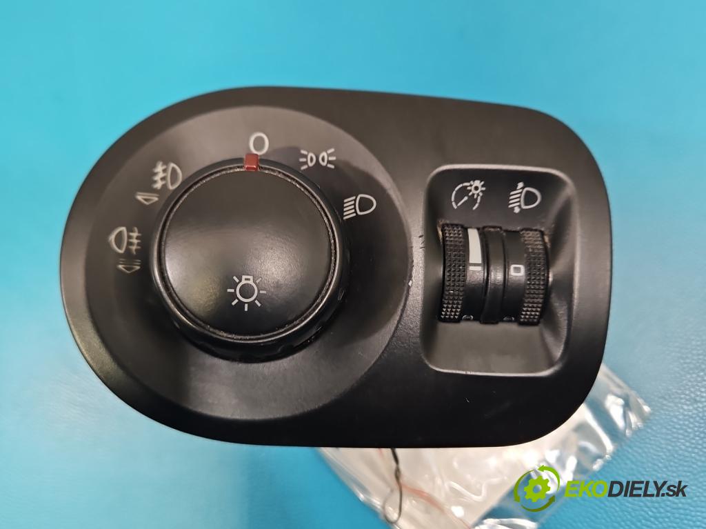 Seat Altea 1.6b 102 hp manual 75 kW 1595 cm3 5- Přepínač světel na deska: 5P1941431BS