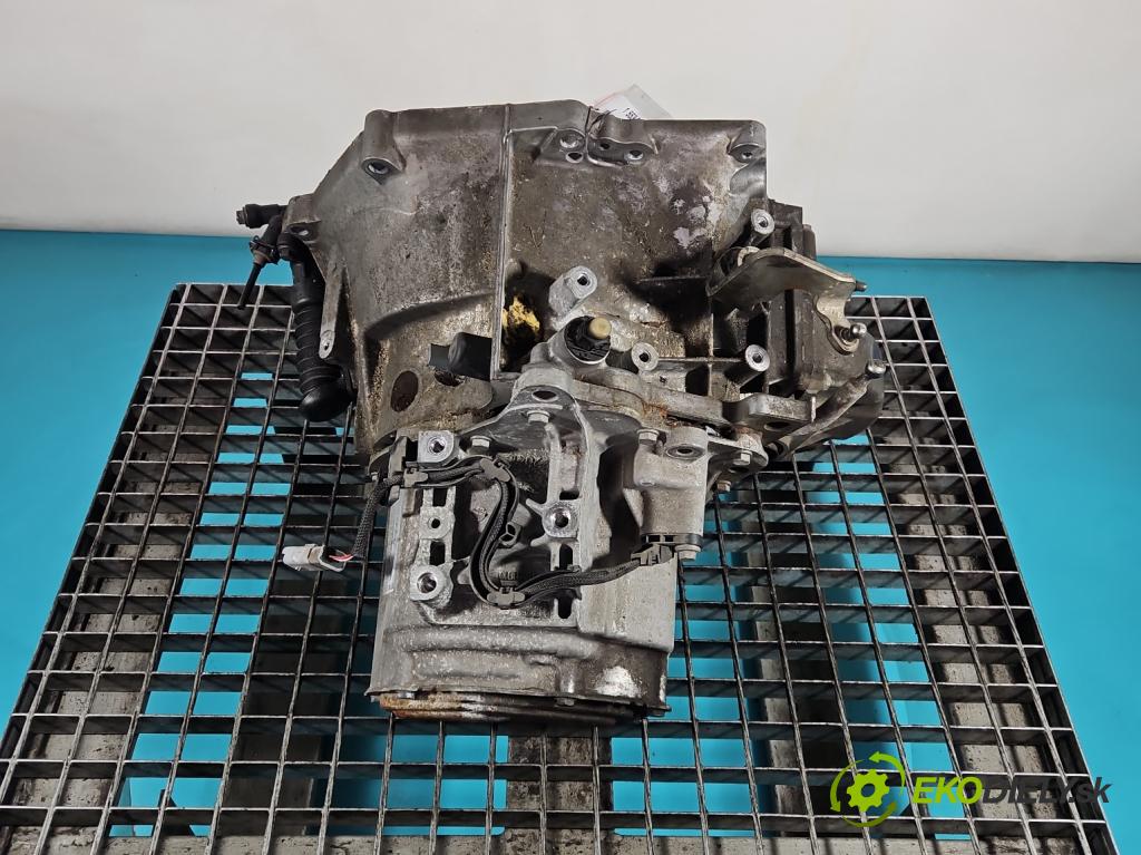 Peugeot 2008 I 2013-2019 1.2 12V 131 hp manual 96 kW 1199 cm3 5- převodovka stupňová manual 20V247