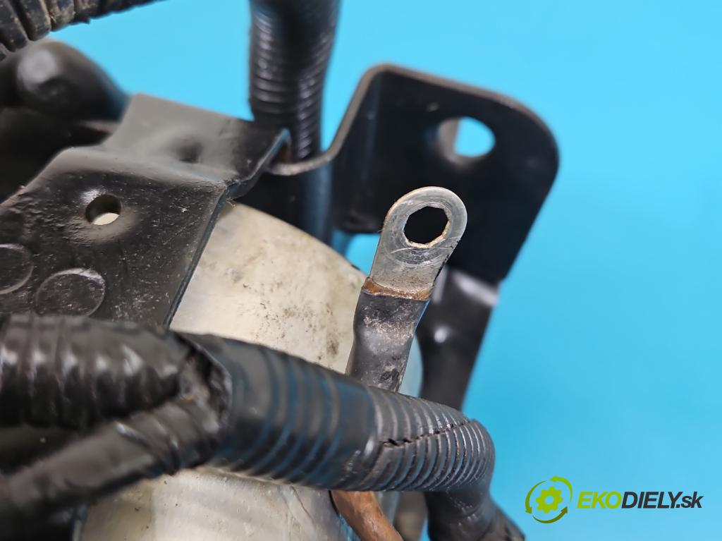 Opel Meriva B 2010-2017 1.4 16V 101 HP manual 74 kW 1398 cm3 5- čerpadlo posilovač  (Servočerpadlo)