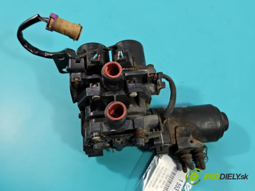 Audi A8 D2 1994-2002 3.7 V8 230 HP automatic 169 kW 3697 cm3 4- ventil voda: 4D0959617A