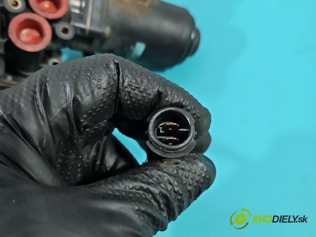 Audi A8 D2 1994-2002 3.7 V8 230 HP automatic 169 kW 3697 cm3 4- ventil voda: 4D0959617A