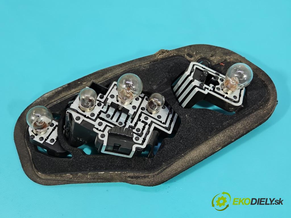 Peugeot 307 1.6 hdi 90 HP manual 66.2 kW 1560 cm3 5- svetlo / reflektor zadné ľavé 557676B (Kľučka dverí ostatné)