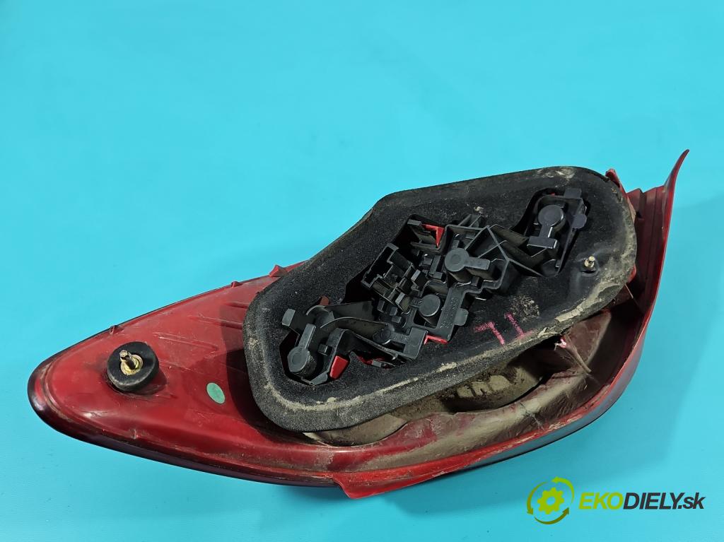 Peugeot 307 1.6 hdi 90 HP manual 66.2 kW 1560 cm3 5- svetlo / reflektor zadné ľavé 557676B (Kľučka dverí ostatné)