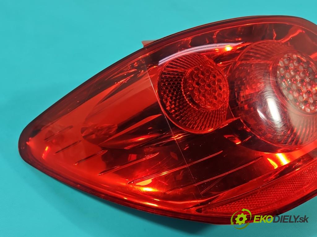 Peugeot 307 1.6 hdi 90 HP manual 66.2 kW 1560 cm3 5- svetlo / reflektor zadné ľavé 557676B (Kľučka dverí ostatné)