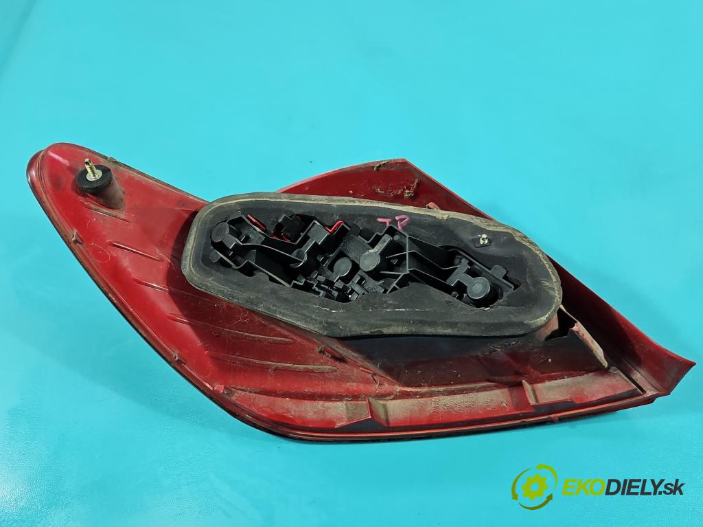 Peugeot 307 1.6 hdi 90 HP manual 66.2 kW 1560 cm3 5- svetlo / reflektor zadné pravé 557674B (Kľučka dverí ostatné)