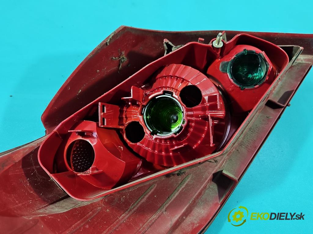 Peugeot 307 1.6 hdi 90 HP manual 66.2 kW 1560 cm3 5- svetlo / reflektor zadné pravé 557674B (Kľučka dverí ostatné)