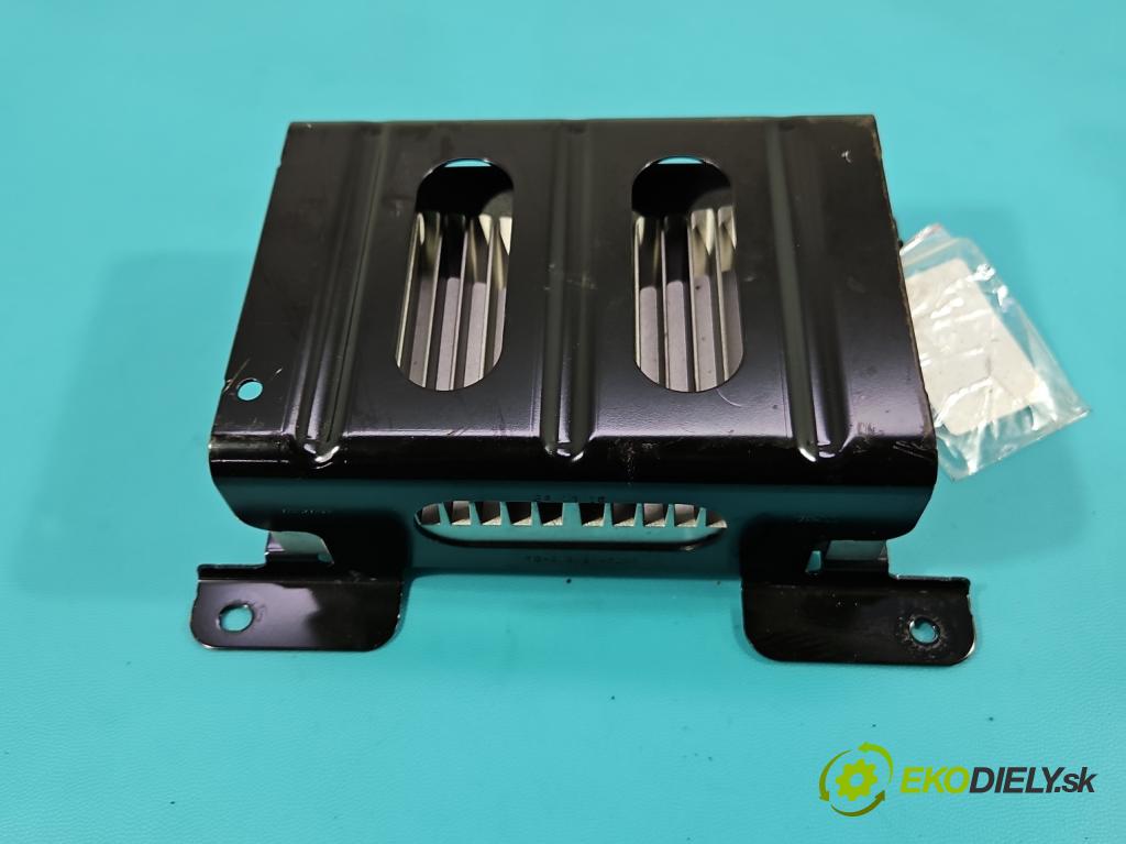 Jaguar XF II X260 2015- 3.0 V6 340KM: automatic 250 kW 2995 cm3 4- Zesilovač: GX63-19C164-SD (Zosilňovač)