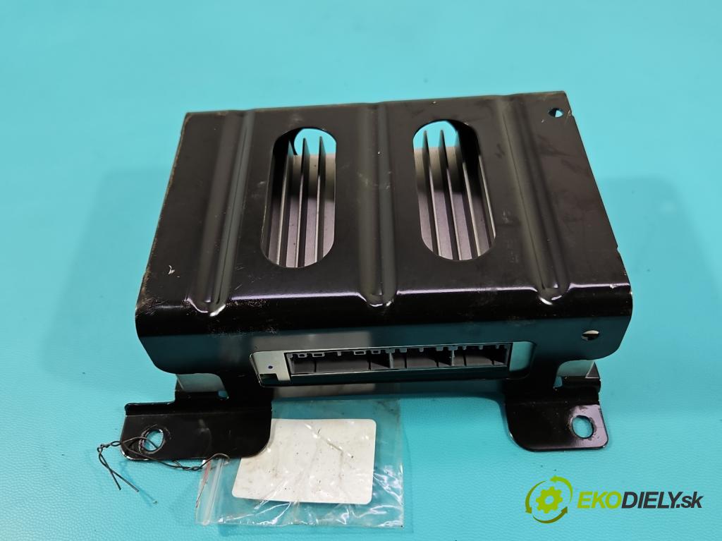 Jaguar XF II X260 2015- 3.0 V6 340KM: automatic 250 kW 2995 cm3 4- Zesilovač: GX63-19C164-SD (Zosilňovač)