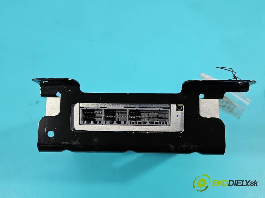 Jaguar XF II X260 2015- 3.0 V6 340KM: automatic 250 kW 2995 cm3 4- Zesilovač: GX63-19C164-SD (Zosilňovač)