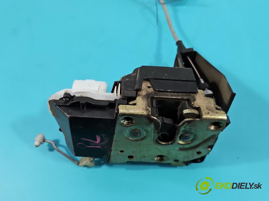 Peugeot 307 1.6 hdi 90 HP manual 66.2 kW 1560 cm3 5- zámok predné ľavý