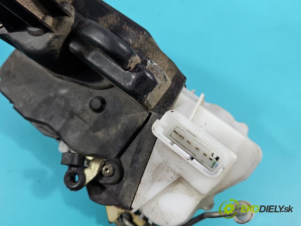 Peugeot 307 1.6 hdi 90 HP manual 66.2 kW 1560 cm3 5- zámok predné ľavý