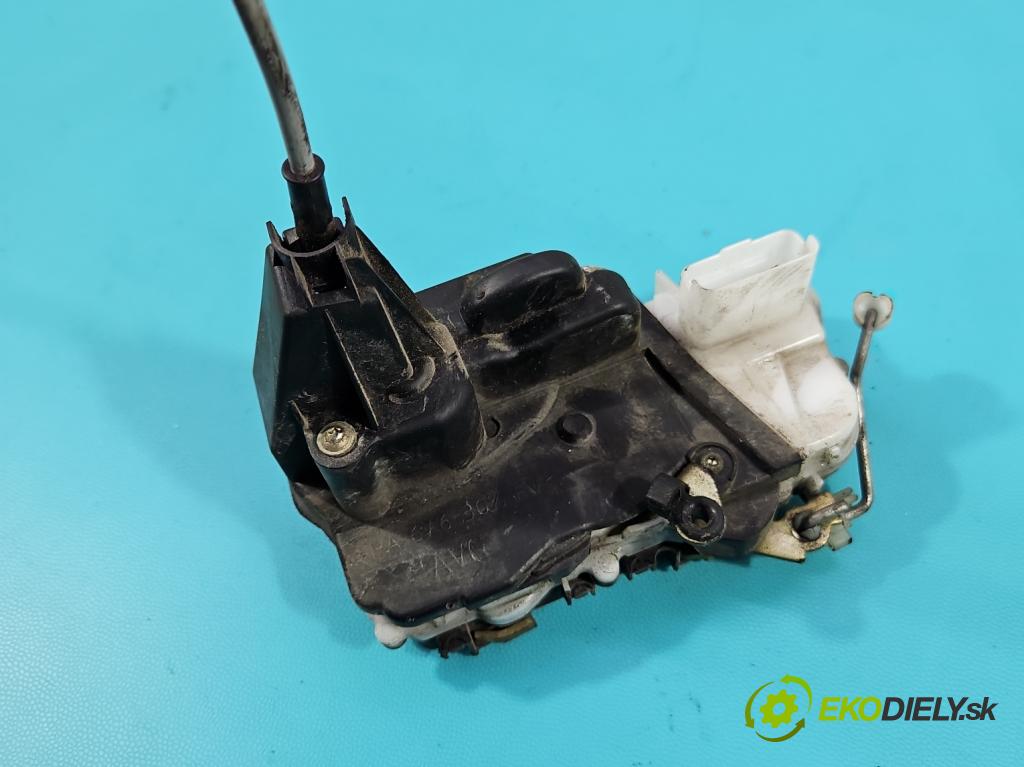 Peugeot 307 1.6 hdi 90 HP manual 66.2 kW 1560 cm3 5- zámok predné ľavý