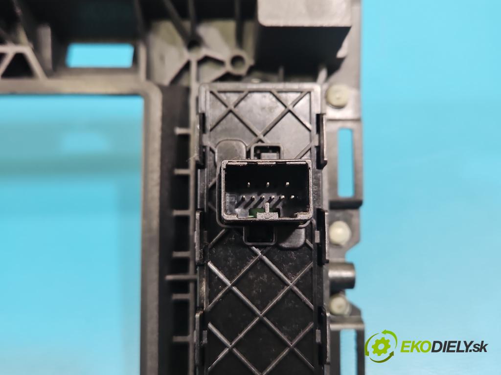 Jaguar XF II X260 2015- 3.0 V6 340KM automatic 250 kW 2995 cm3 4- rameček rádia GX63-19F211-PB