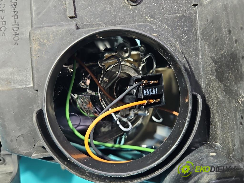 Peugeot 307 1.6 hdi 90 HP manual 66.2 kW 1560 cm3 5- Reflektor: ľavý  (Kľučka dverí ostatné)