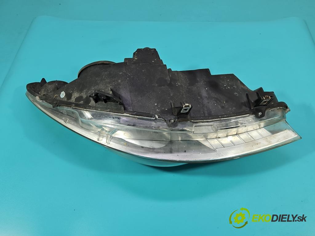 Peugeot 307 1.6 hdi 90 HP manual 66.2 kW 1560 cm3 5- Reflektor: ľavý  (Kľučka dverí ostatné)