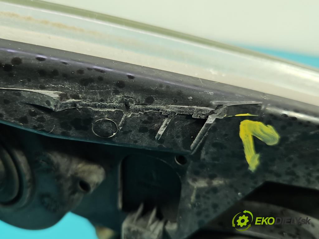 Peugeot 307 1.6 hdi 90 HP manual 66.2 kW 1560 cm3 5- Reflektor: ľavý  (Kľučka dverí ostatné)