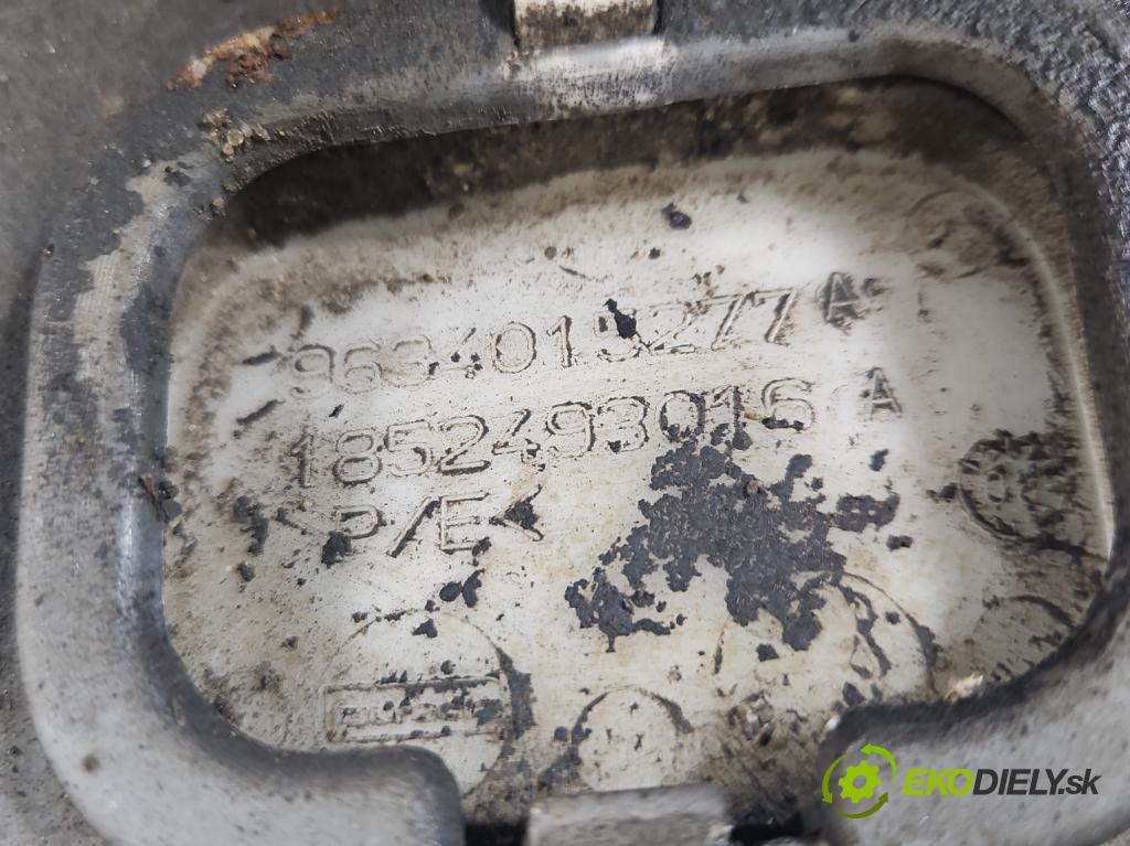 Peugeot 307 1.6 hdi 90 HP manual 66.2 kW 1560 cm3 5- nárazník zadné  (Kľučka dverí ostatné)