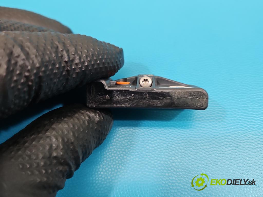 Toyota Auris II 2012-2018 1.8 hybrid 99 HP automatic 73 kW 1798 cm3 5- snímač tlak: pneumatika D72F5355 (Snímač tlaku v pneumatike)