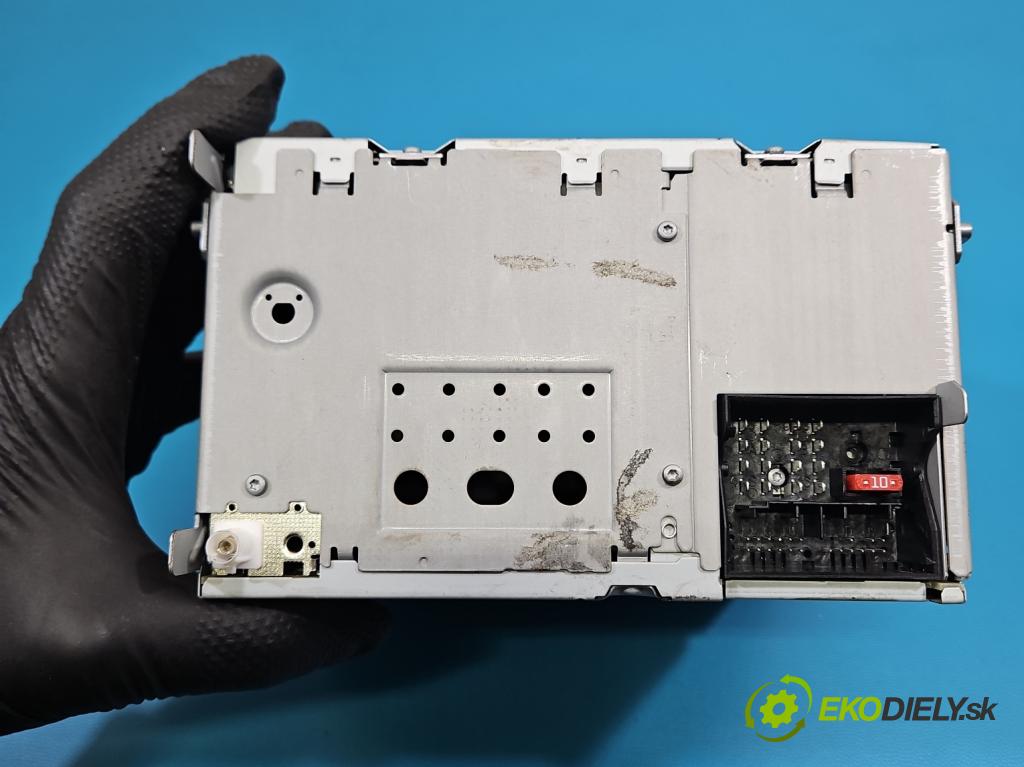 Seat Ibiza IV 6J 2008-2017 1.4 16V 86 HP manual 63 kW 1390 cm3 3- Radio originál 6J0035153B