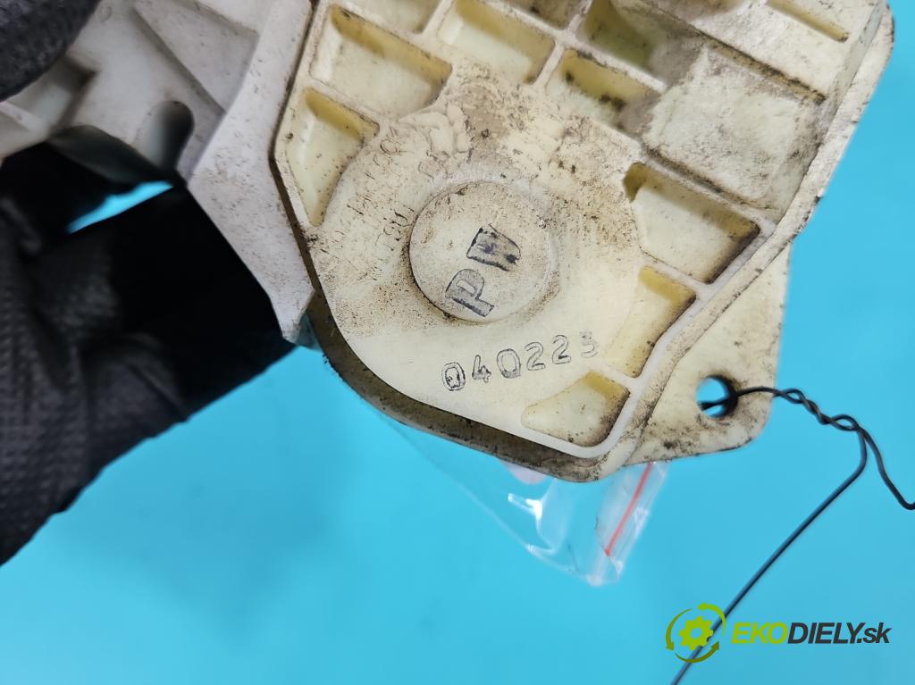 Honda Civic VII 2000-2006 1.4 16V 90 HP manual 66 kW 1396 cm3 5- zámok predné pravý