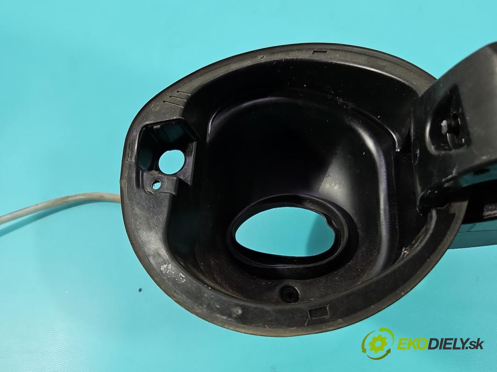 Skoda Fabia III 2014- 2021 1.0 TSI 95 hp manual 70 kW 999 cm3 5- Klapka nalévání paliva  (Klika dveří ostatní)