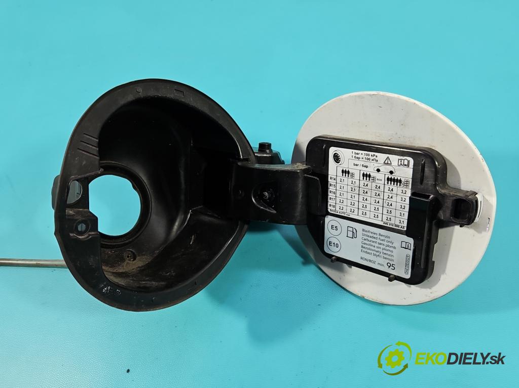 Skoda Fabia III 2014- 2021 1.0 TSI 95 hp manual 70 kW 999 cm3 5- Klapka nalévání paliva  (Klika dveří ostatní)