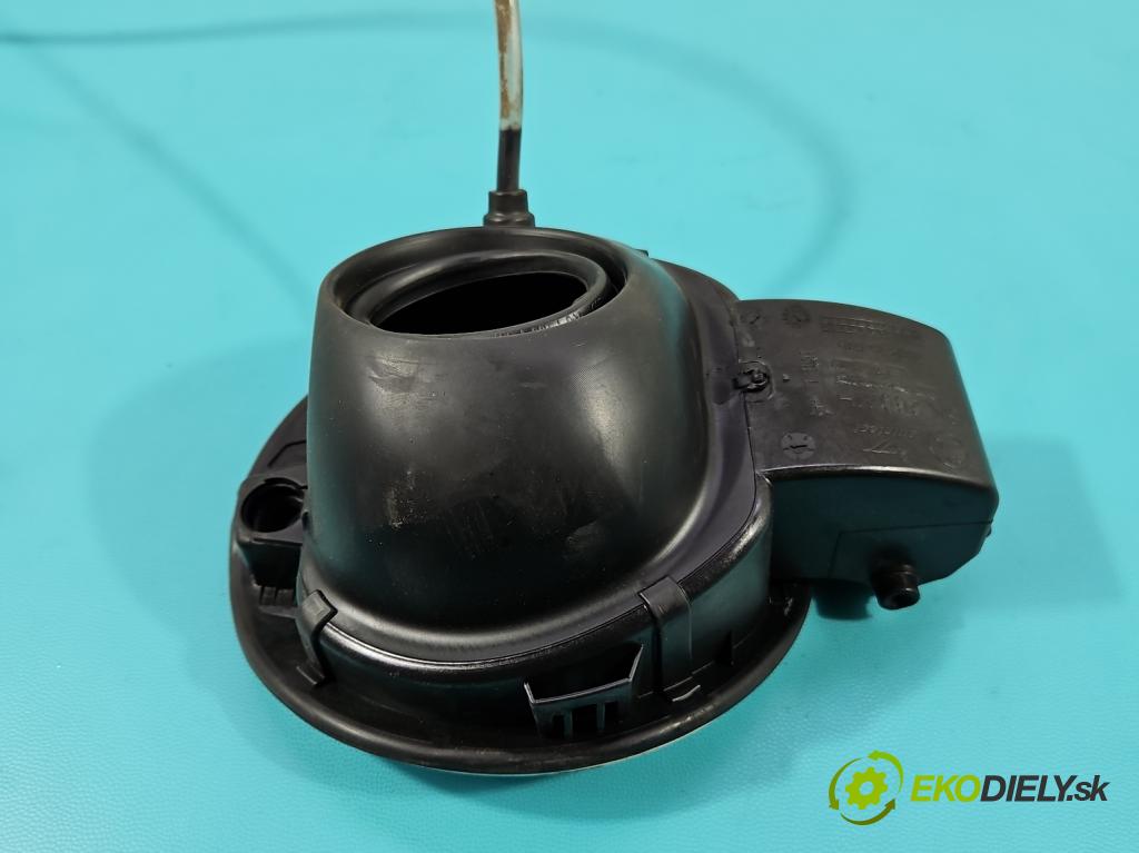 Skoda Fabia III 2014- 2021 1.0 TSI 95 hp manual 70 kW 999 cm3 5- Klapka nalévání paliva  (Klika dveří ostatní)