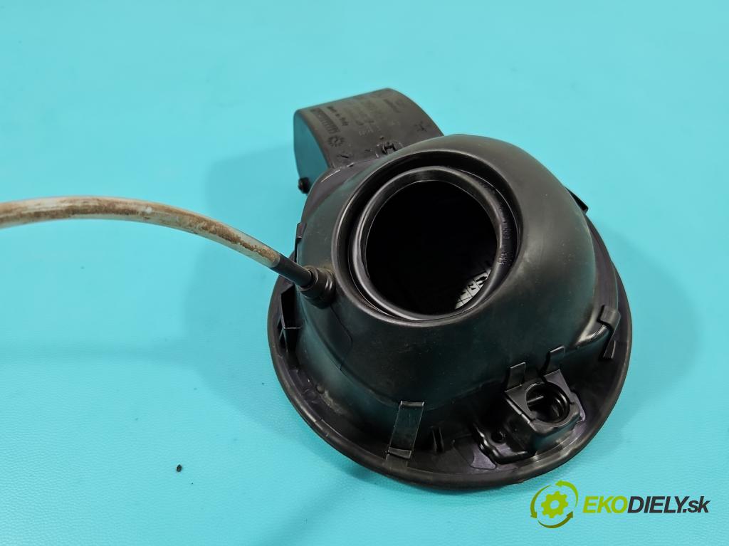 Skoda Fabia III 2014- 2021 1.0 TSI 95 hp manual 70 kW 999 cm3 5- Klapka nalévání paliva  (Klika dveří ostatní)