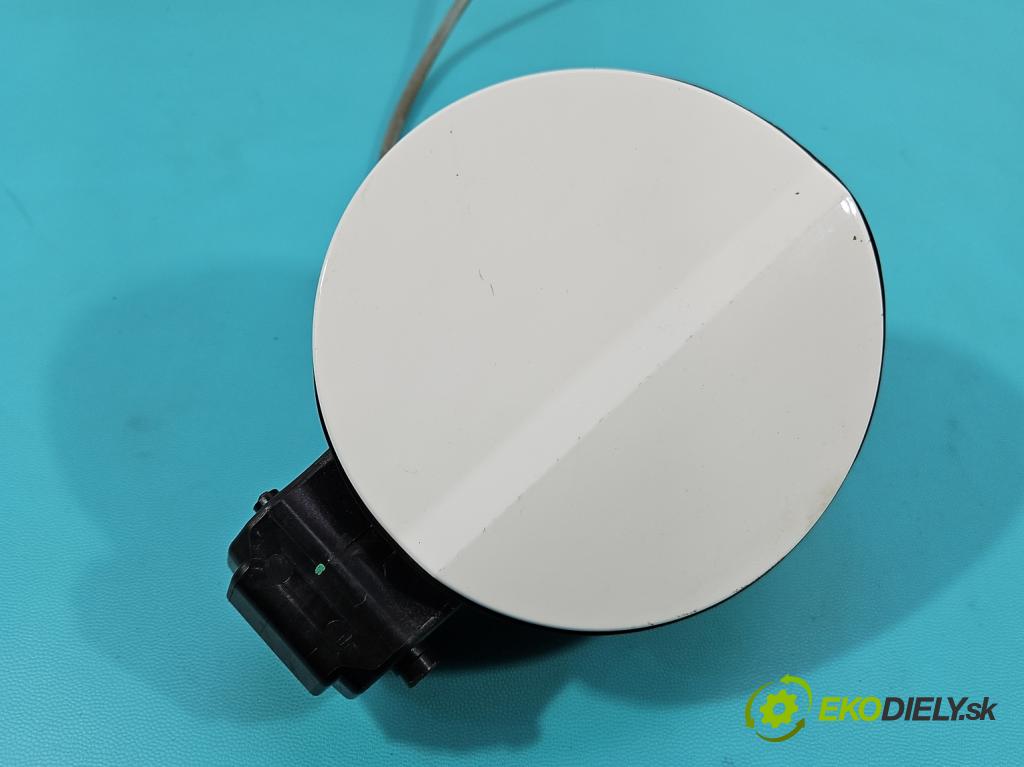 Skoda Fabia III 2014- 2021 1.0 TSI 95 hp manual 70 kW 999 cm3 5- Klapka nalévání paliva  (Klika dveří ostatní)