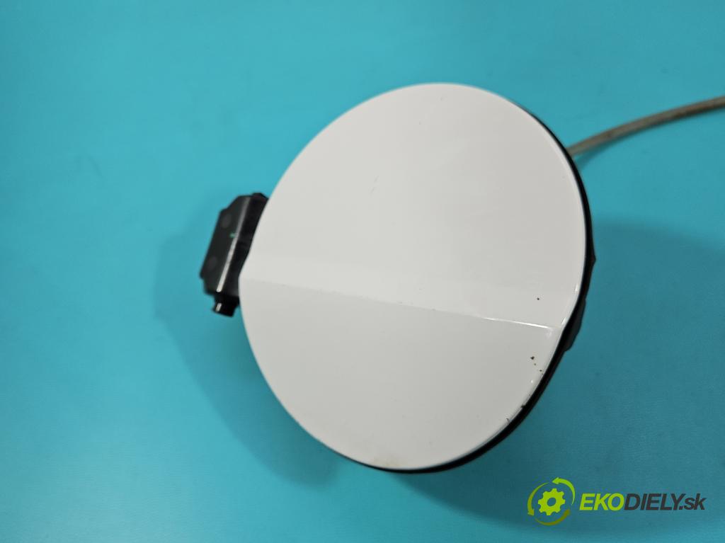 Skoda Fabia III 2014- 2021 1.0 TSI 95 hp manual 70 kW 999 cm3 5- Klapka nalévání paliva  (Klika dveří ostatní)