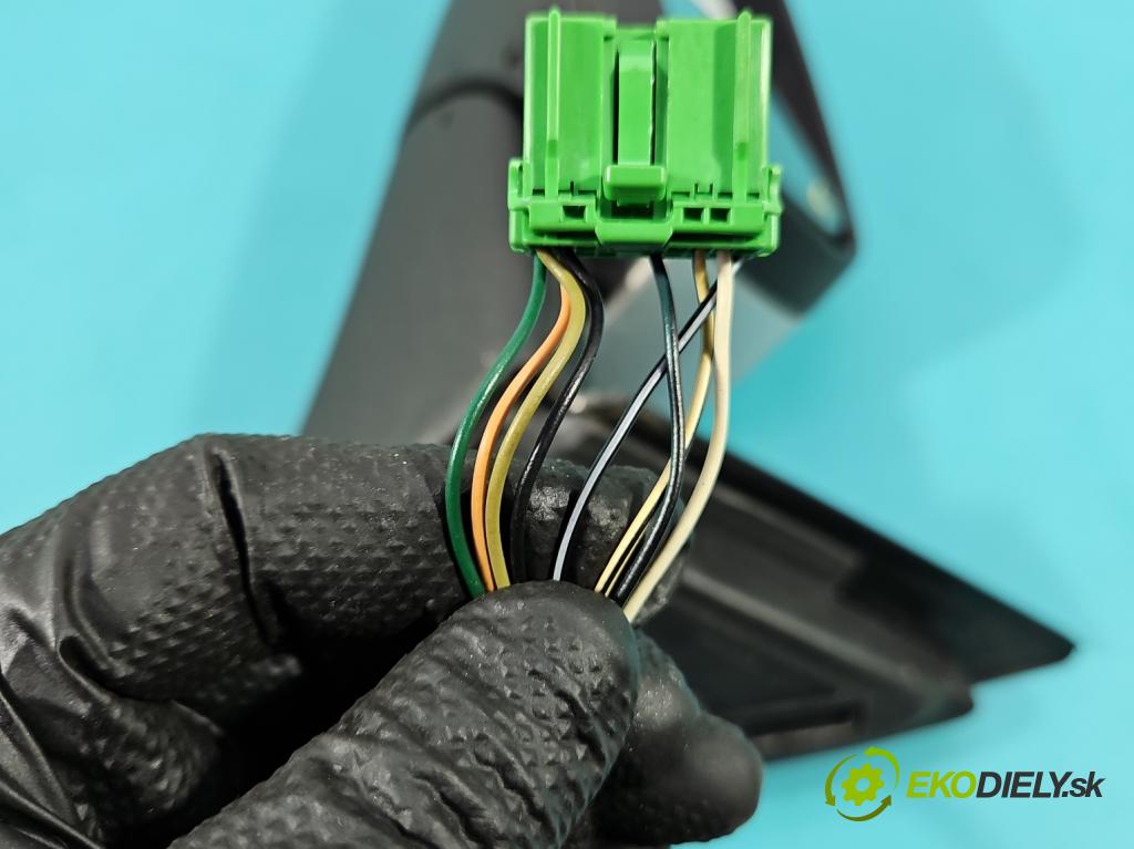 Volvo C30 1.6 hdi 109 HP manual 80 kW 1560 cm3 3- zrkadlo ľavé  (Kľučka dverí ostatné)