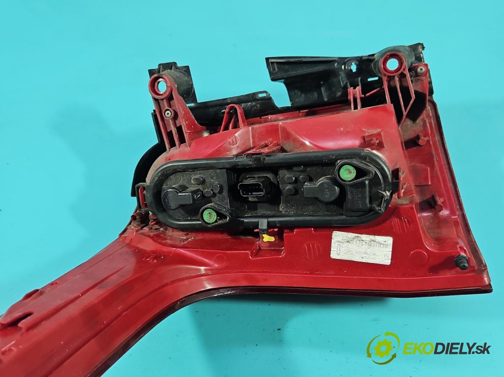 Peugeot 5008 I 2009-2017 1.6 16V 120 HP manual 88 kW 1598 cm3 5- svetlo / reflektor zadné pravé 9672666680 (Kľučka dverí ostatné)